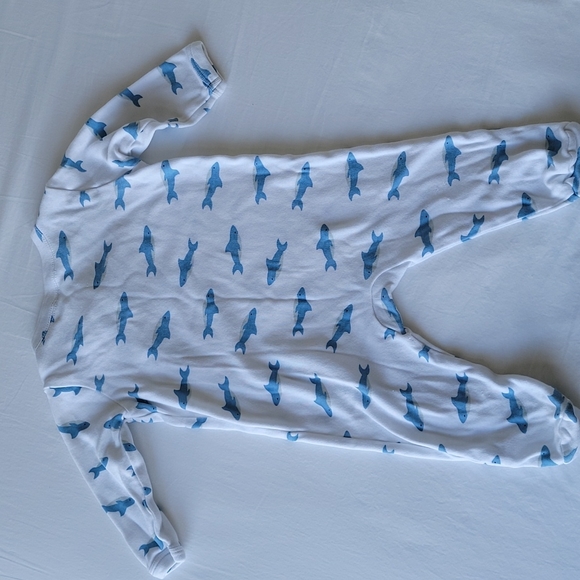 3/$15 Nordstrom Baby Sleeper in Shark Print - Picture 4 of 8
